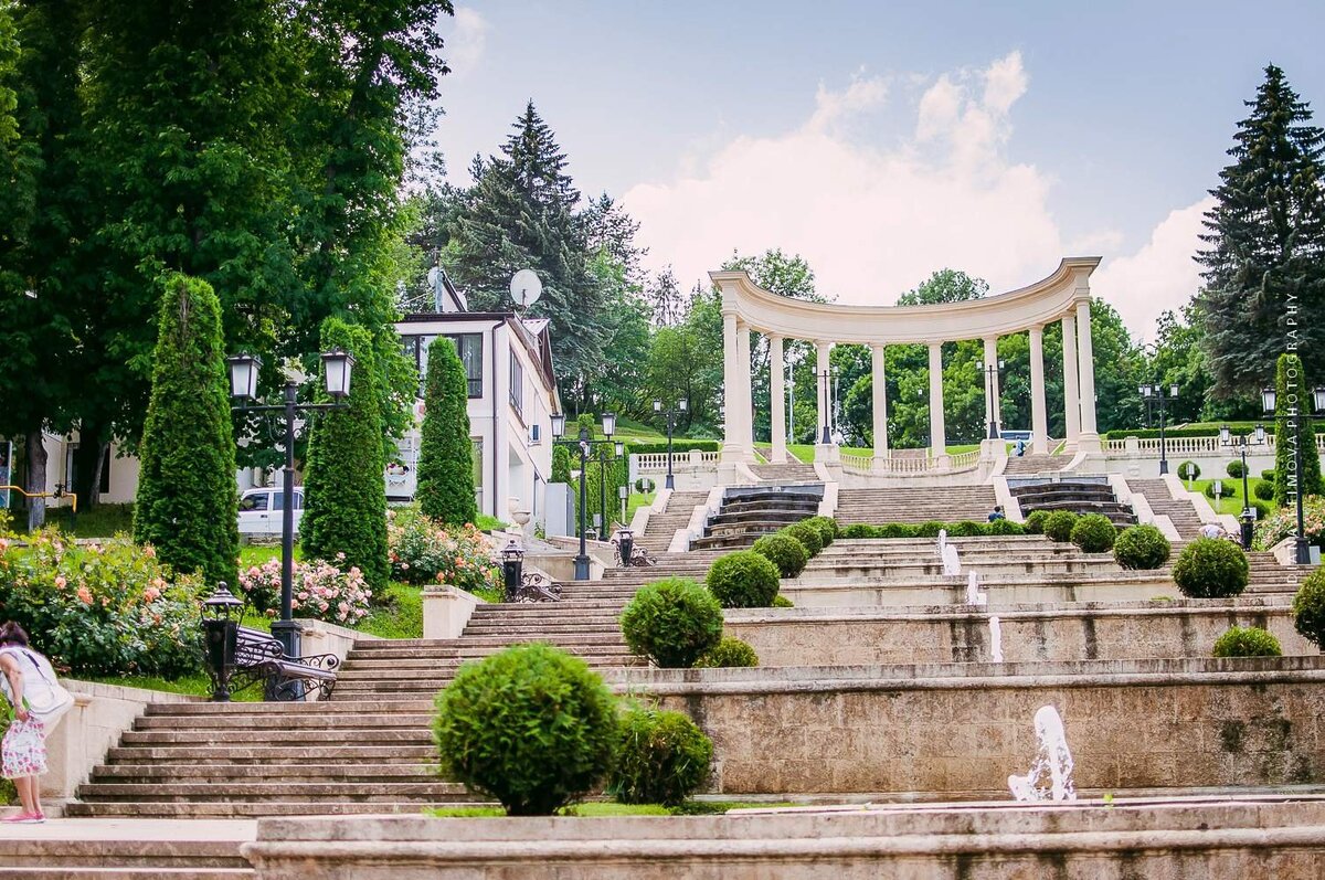 Кисловодск еськова. Кисловодский национальный парк каскадная лестница. Курортный парк Кисловодск. Кисловодск Кисловодский парк.. Курортный парк в городе Кисловодске.