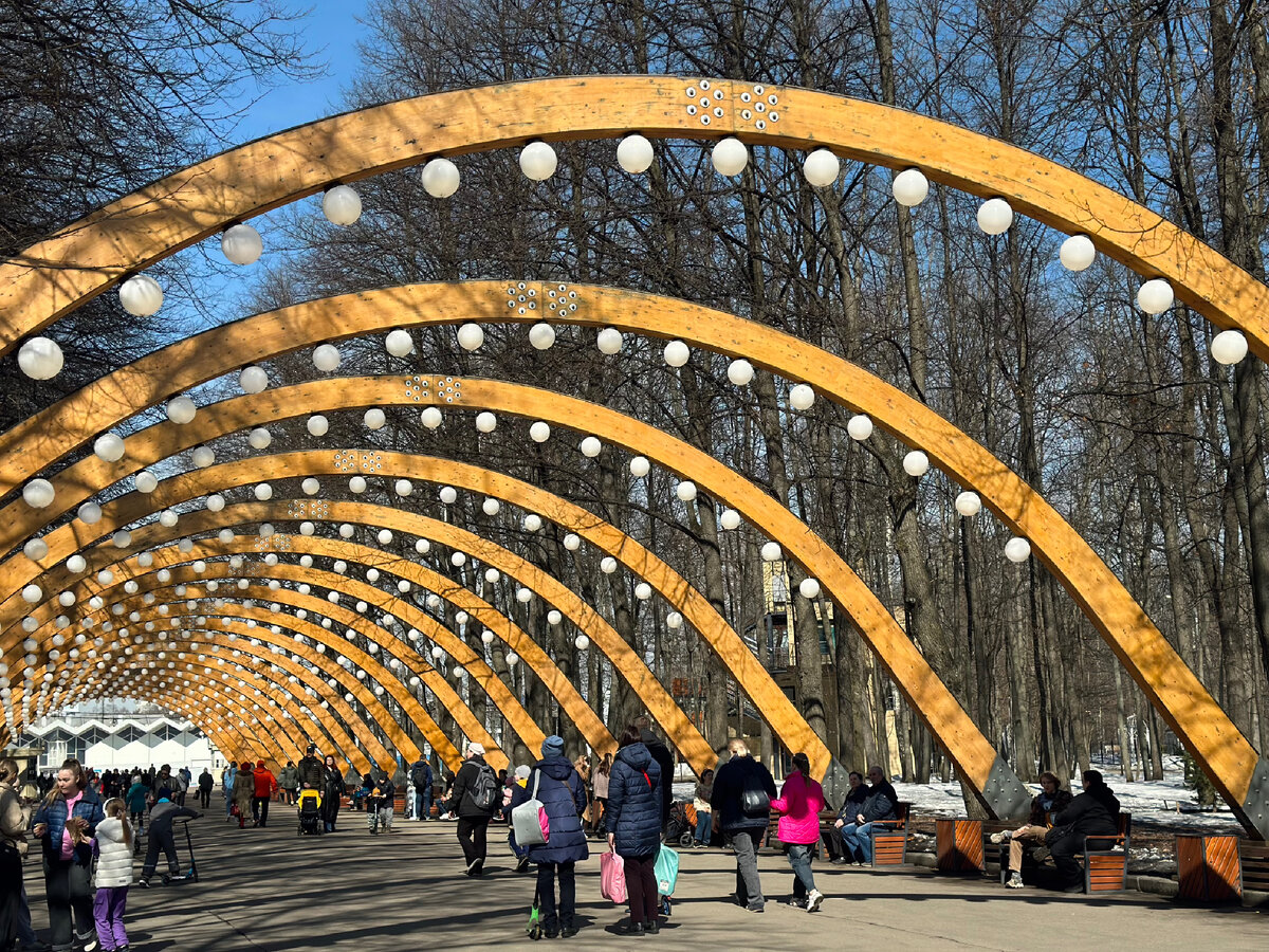 Парк «Сокольники», аллея арок. Март, 2024.