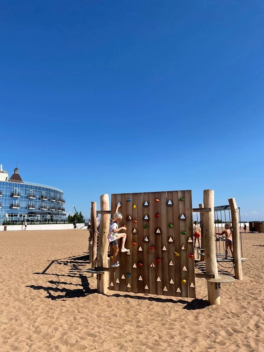 Площадка для детей на пляже в Зеленогорске