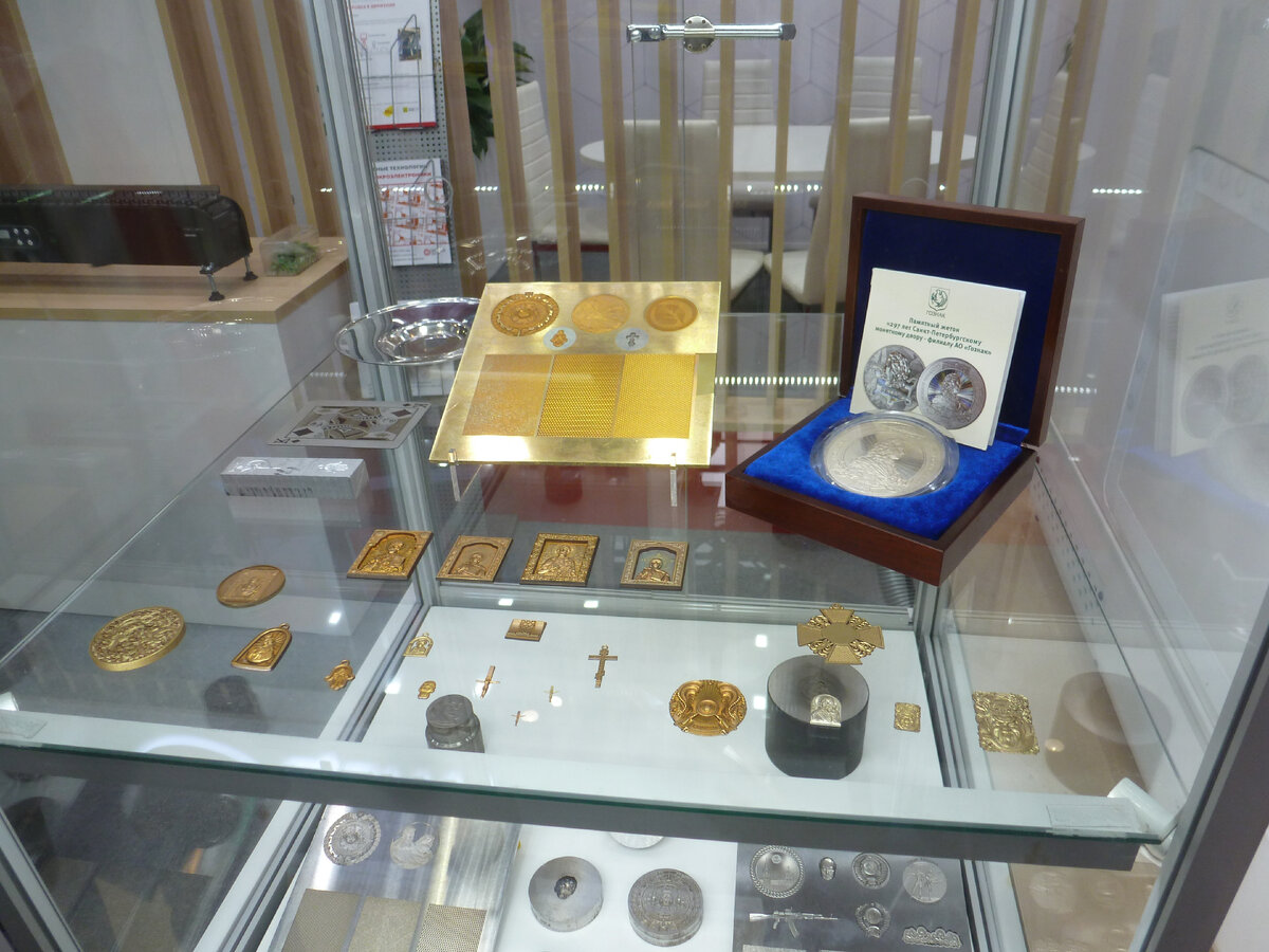 образцы лазерной маркировки, выполенные на лазерных станках Лазерного Центра. Фото автора