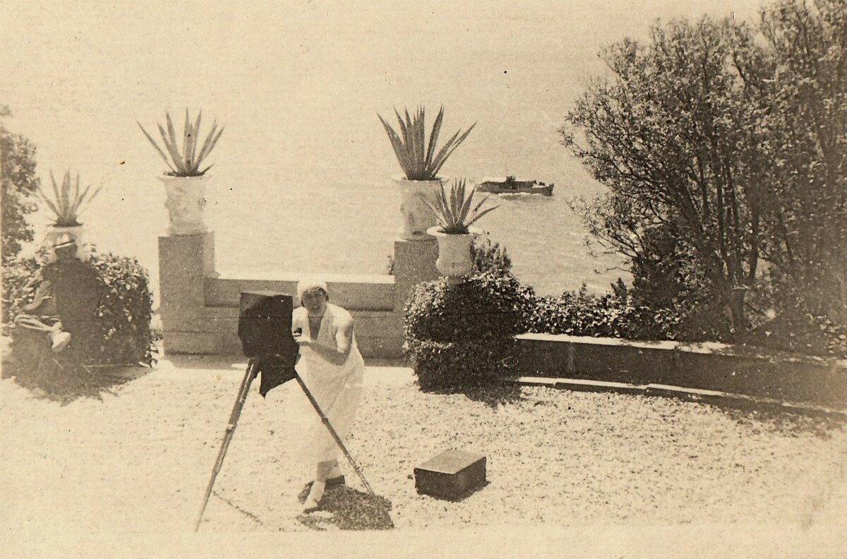  Тесленко М. И. готовит фотоаппарат