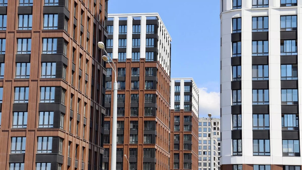     Россияне могут потерять часть средств, инвестируя в недвижимость. Это касается только тех инвесторов, которые вкладывали доллары, а не рубли.