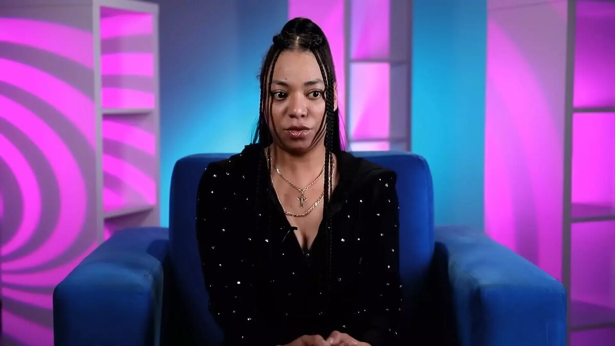     Бывшая участница реалити-шоу умерла в одиночестве. Ее тело обнаружили только спустя полтора месяца: соседи позвонили в МЧС и сообщили о сильном запахе, исходившем из квартиры, где жила 36-летняя Кпадону.