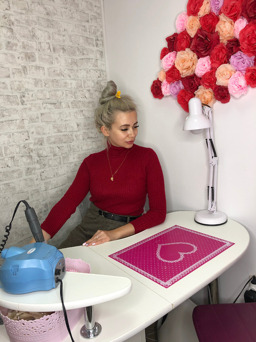 Спустя год работы в салоне , ушла из найма и мой первый кабинет.