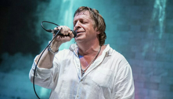    В биографии Селезнева важное место всегда было отведено музыке