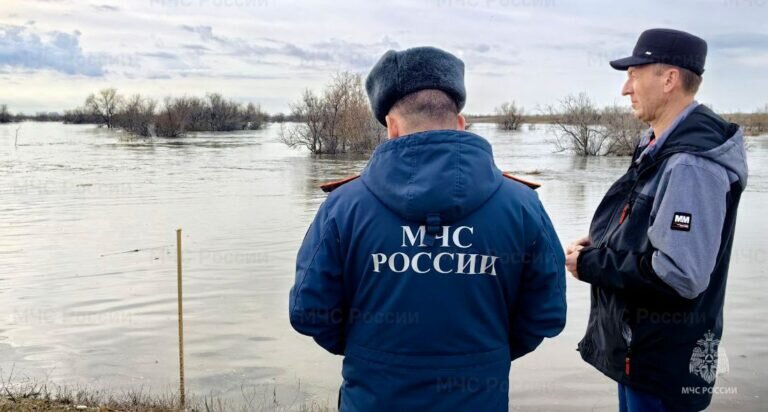    Паводок в Оренбуржье: Эвакуация людей из зоны подтопления и усиление группировки МЧС Белов Михаил Александрович