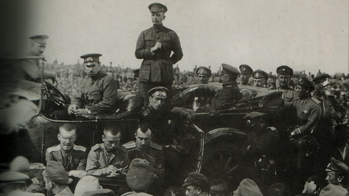 Выступление Керенского перед войсками. Лето 1917 года/ © Public domain