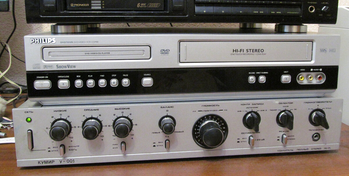 Внешний вид комбайна Philips DVD755VR