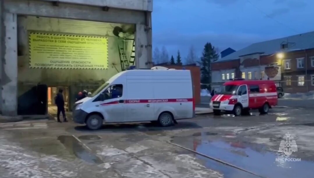 После ЧП в шахте сразу началась спасательная операция. Фото: ГУ МЧС России по Свердловской области.