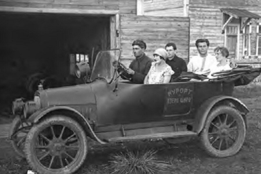 Курорт на озере Шира. Курортный автомобиль. Июль 1924 г.