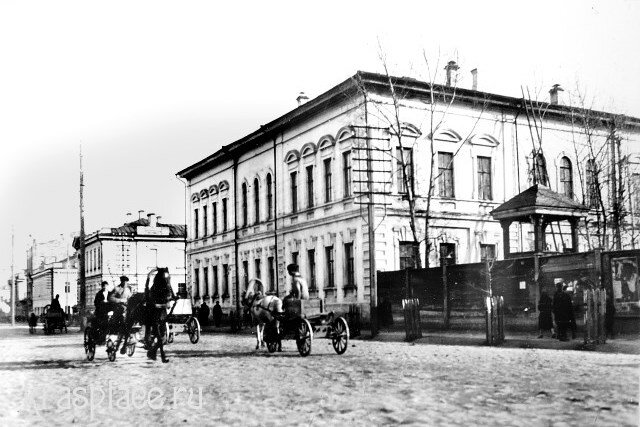 Бывшая усадьба Мясникова — главный корпус городской больницы. Он сохранился практически в первозданном виде, отмечают архитекторы. Источник: krasplace.ru