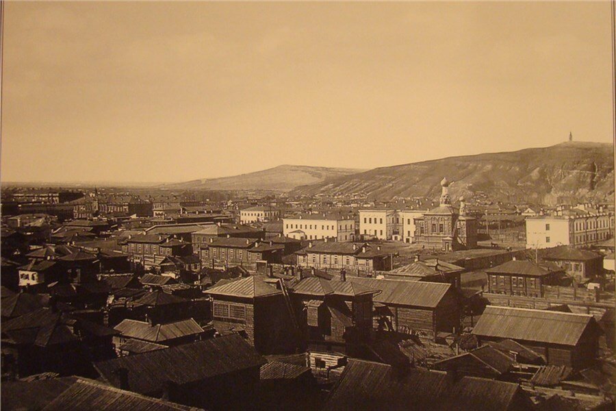 На фотографии начала XX века виден весь комплекс больничных зданий, в центре которых возвышается Николаевская церковь. Источник: zavodfoto.livejournal.com