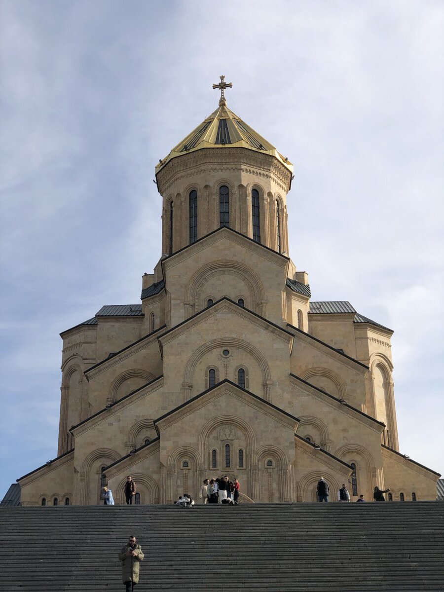 Цмида Самеба в Тбилиси