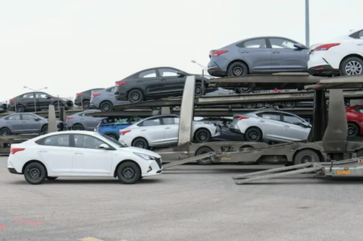    На бывшем заводе Hyundai в Петербурге собрали около 3 тысяч новых Solaris