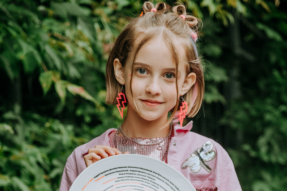     Съёмки в «Ворониных», 3 языка и трюки на льду: 9 фактов о звезде «Папиных дочек» Вите Корниенко