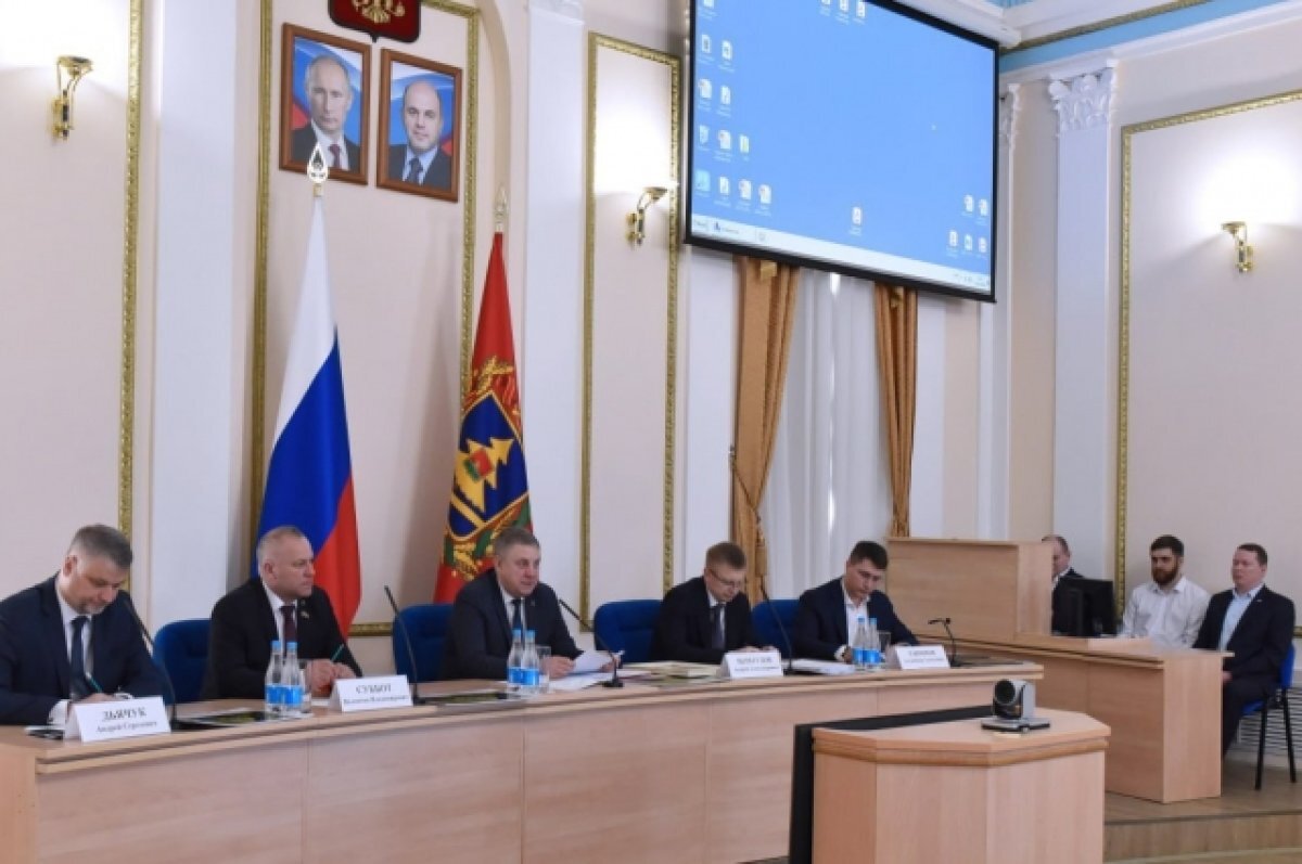    Брянский губернатор поручил разработать программу закрепления кадров