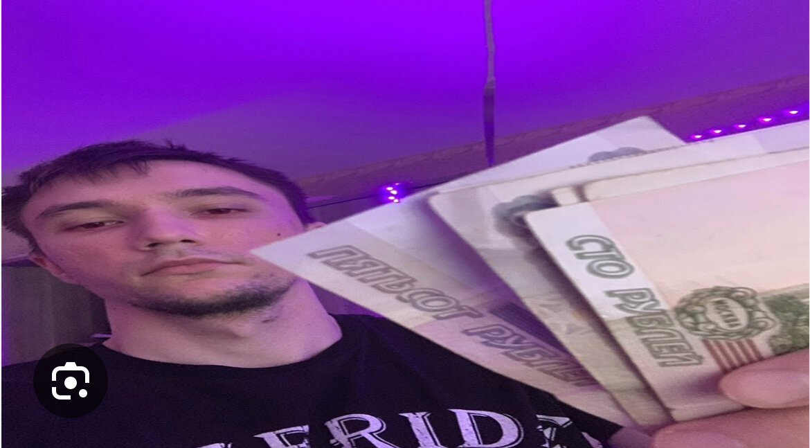 Мошенники уговаривают жертву назвать код из СМС, после чего признаются в обмане. Затем жертве звонят псевдосотрудники полиции, банков и других организаций: они под предлогом спасения средств заставляют зачислить на их счет деньги.