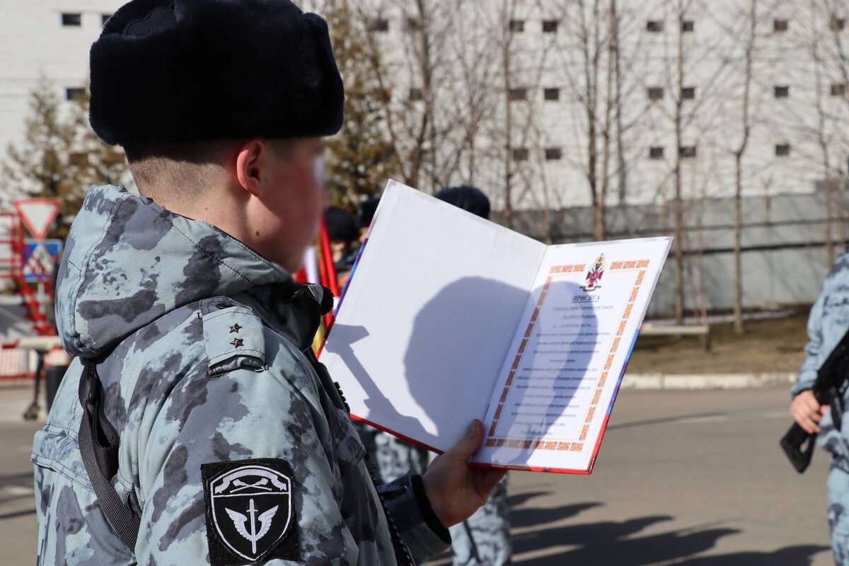 Молодые сотрудники московского ОМОН «Авангард» приняли присягу | ГУ  Росгвардии по г. Москве | Дзен