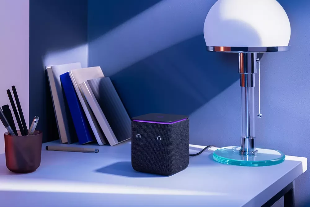 Умная колонка Яндекс.Станция Миди в чёрном цвете 