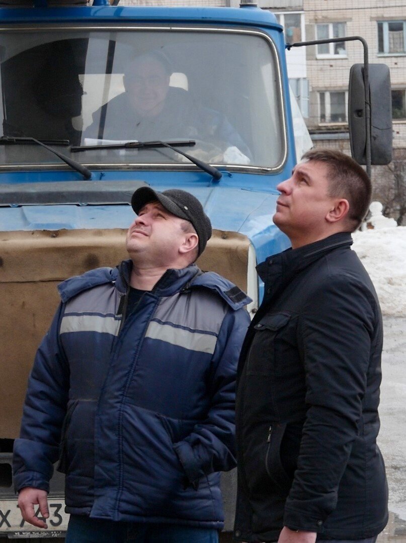 А.Ю. Андронов и представитель управляющей компании.