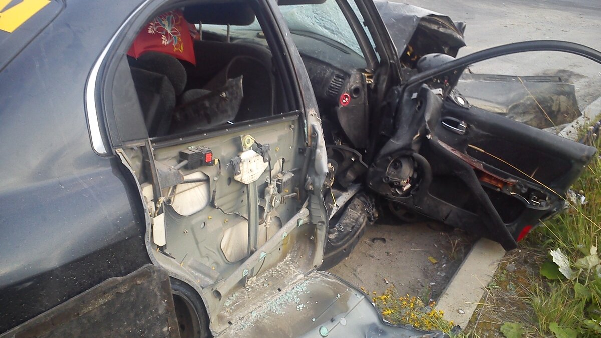     ДТП, которое привело к гибели домашнего животного в Приморье, вызвало возмущение и жаркие обсуждение в регионе. Люди поделились на два лагеря: одни защищают собаку, другие — автомобилиста. О том, как следует поступить в подобной ситуации, читайте в нашем материале.