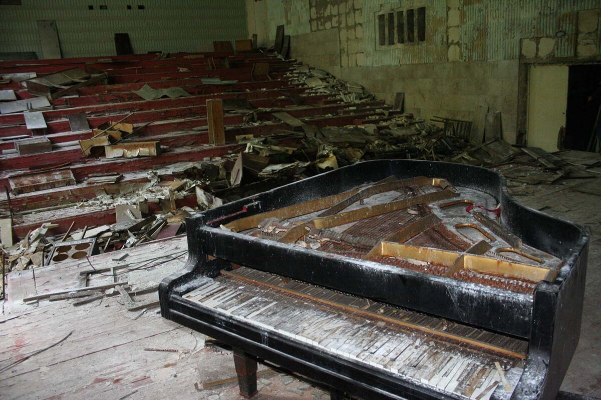 Рояль остался на сцене