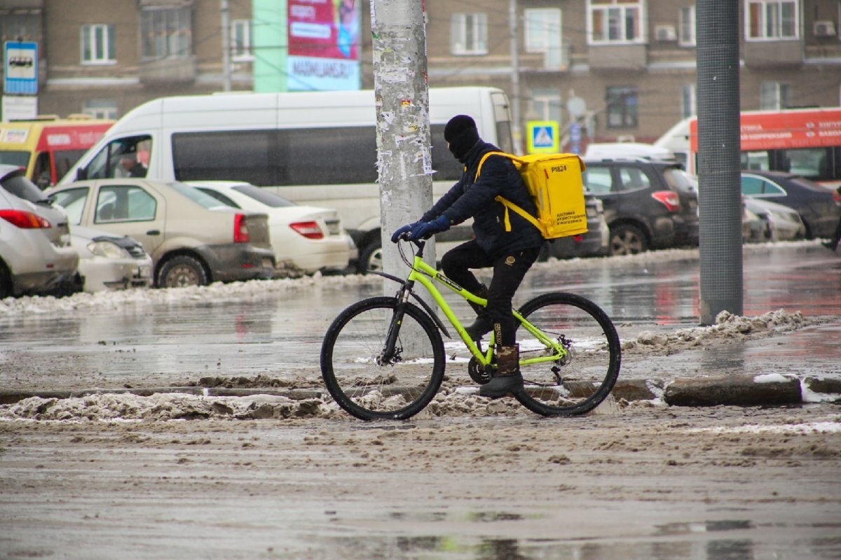    В Новосибирске в 2024 году вырос спрос на курьеров