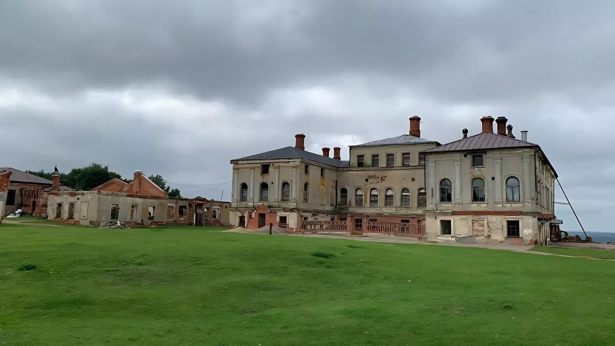     15 тысяч рублей штрафа назначили хозяйке усадьбы Приклонских-Рукавишниковых в Нижегородской области за нарушение требований законодательства об охране ОКН. Информация об этом содержится на сайте Богородского городского суда.