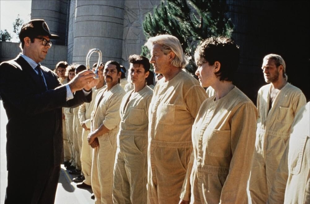 Кадр из фильма "Обручённые со смертью" (1991)
