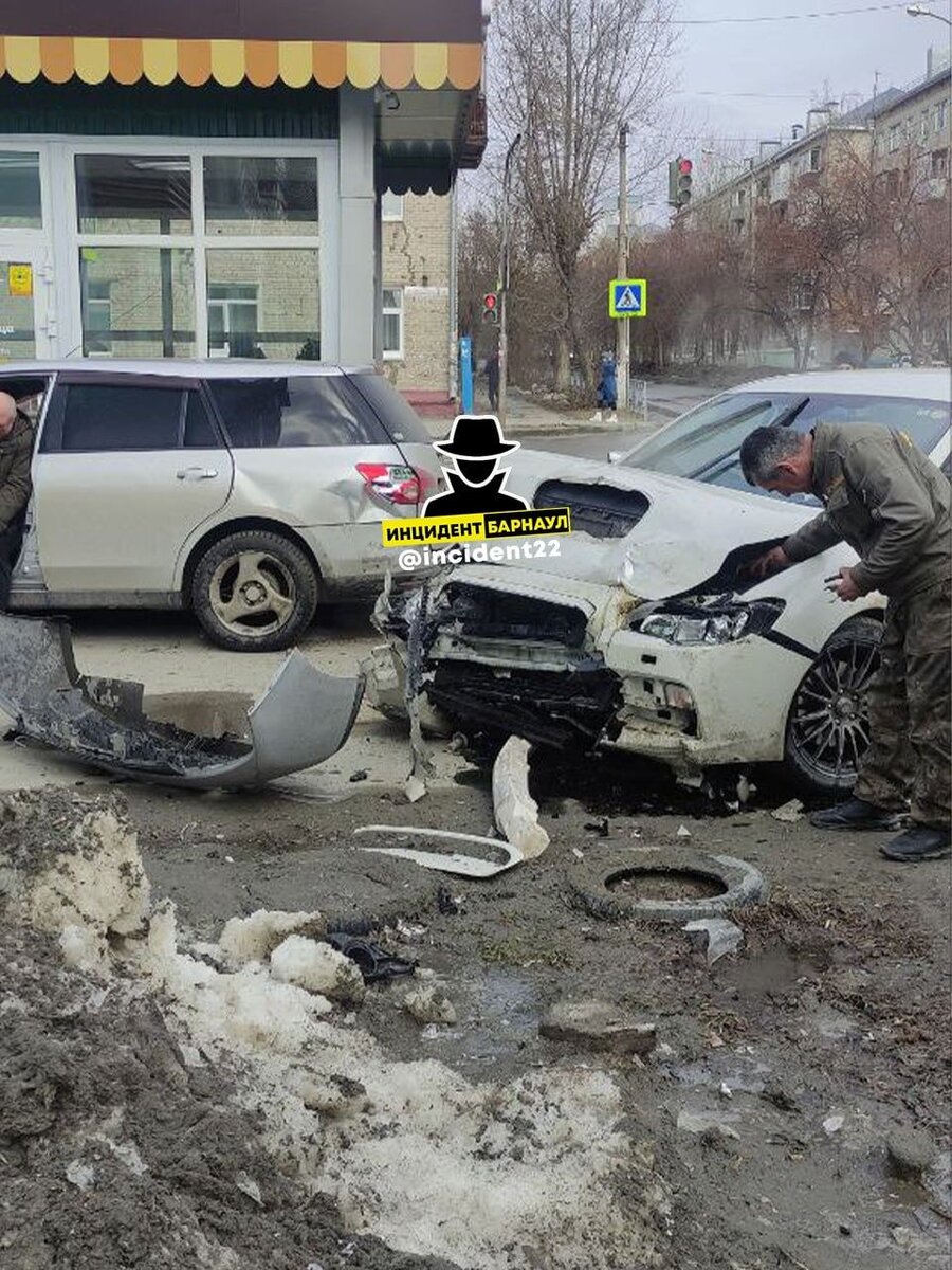    ДТП на пересечении улиц Титова и 40 лет Октября. Источник: "Инцидент Барнаул"