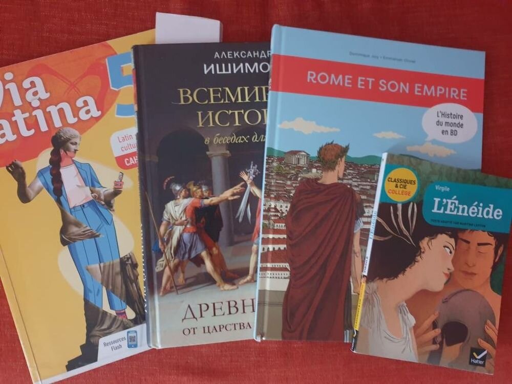 школа книги курс. школа книги курс. студенты в вузе. красивый студент. книги школьной программы по литературе.