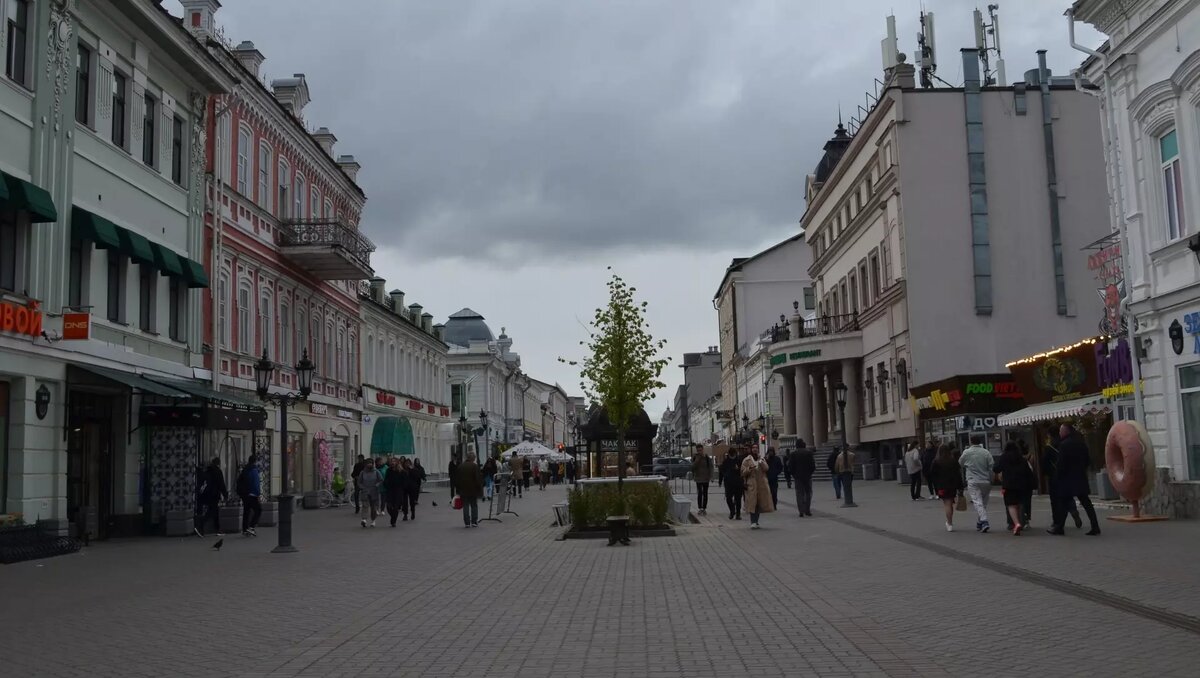     Главную пешеходную улицу Казани собираются отремонтировать в течение нескольких месяцев. Соответствующий вопрос касательно работ на Баумана задал местный житель Вадим.