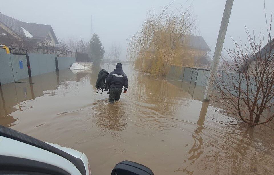    Ситуацию с паводком в Оренбурге назвали напряженной. Последние данные на 2 апреля