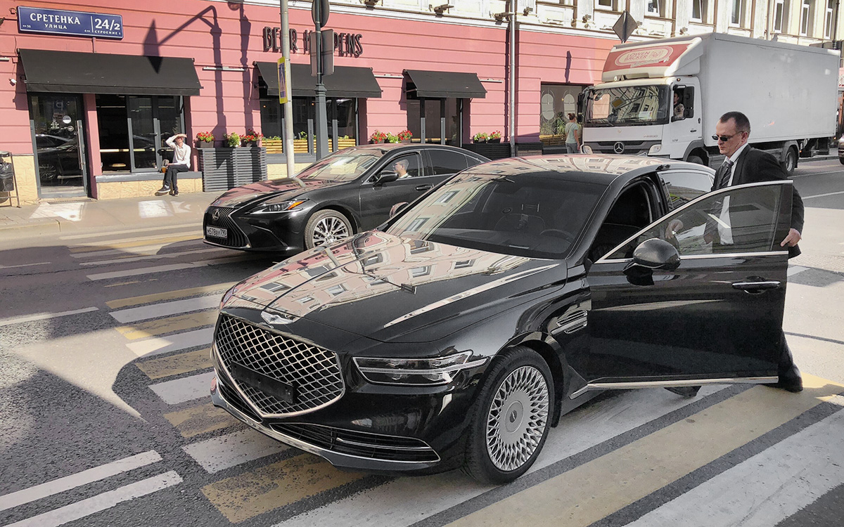 Машина лидера справедливороссов в ДТП на пешеходном переходе. Москва, лето 2022 г.