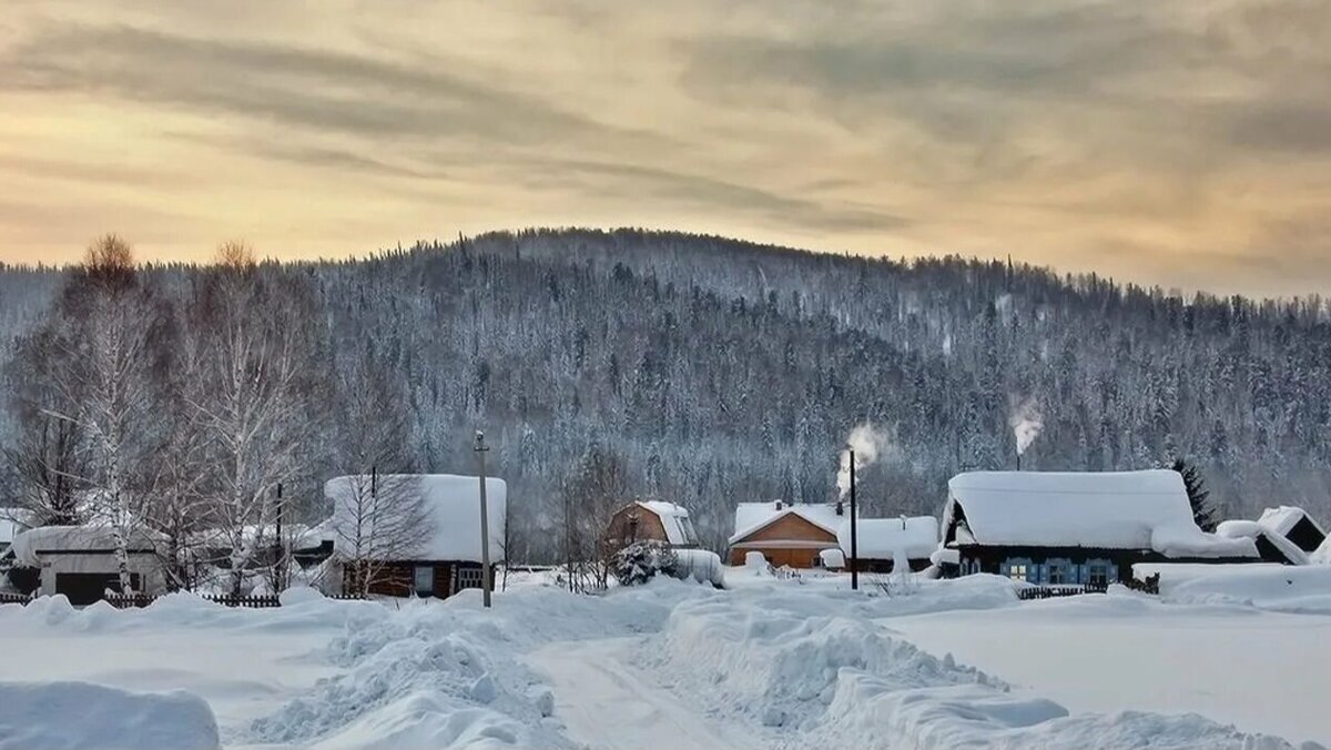 ...добротные, бревенчатые избы возводились буквально за один сезон.