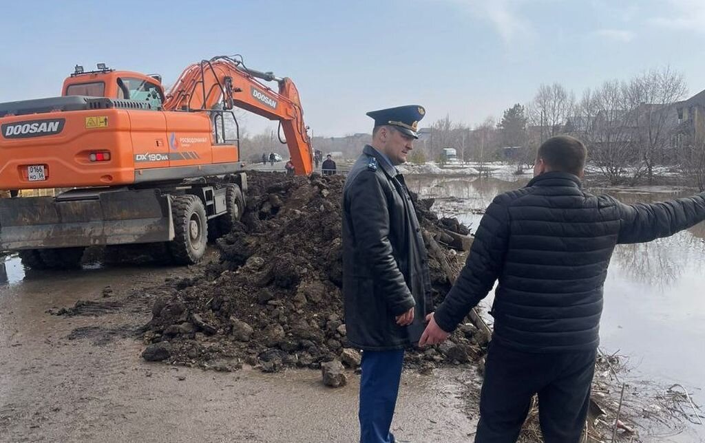    Прокуратура Оренбурга выехала в Авиагородок, где в зоне подтопления находятся 49 домов