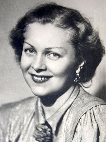 Людмила Целиковская