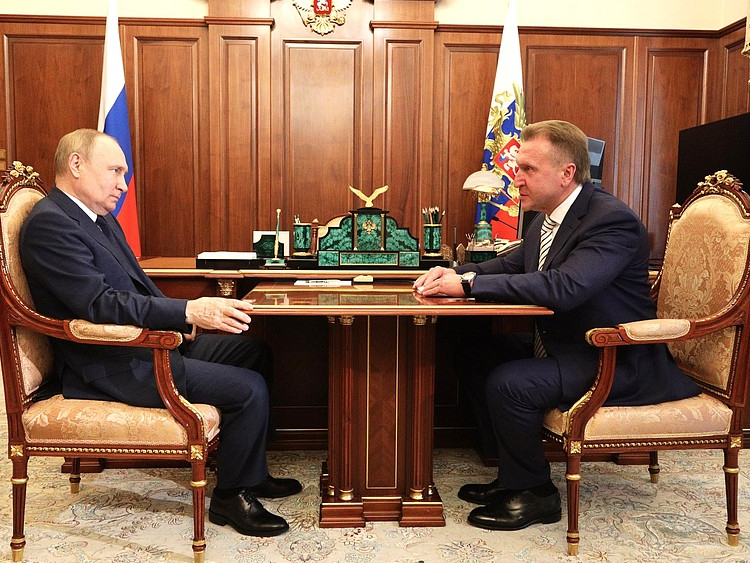 Владимир Путин и Игорь Шувалов. Фото: http://www.kremlin.ru/