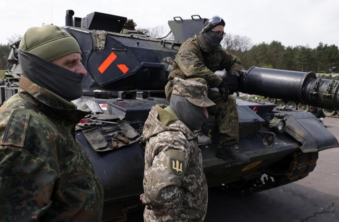    ВСУ пытаются вытащить с поля боя подбитый Leopard, чтобы он не попал к ВС РФ