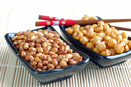 Всего 3 горсти соевых орехов - это 60-70 мг флавоноидов в день, могут предотвратить остеопороз и способствуют нужной норме выработки остеокальцина