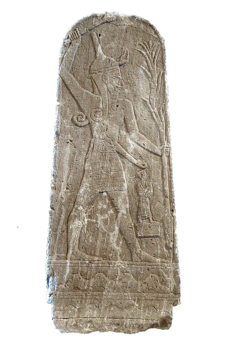Стела Баала из древнего королевства Угарит в северо-западной Сирии, XV-XIII век до н.э. Местонахождение: Музей Лувр, Париж, Франция