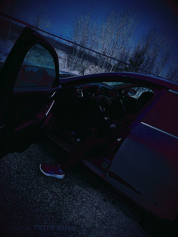 Фёдор уезжает подальше от проклятого места. Фото: Ксения Фир. на фото: Фёдор Петров.