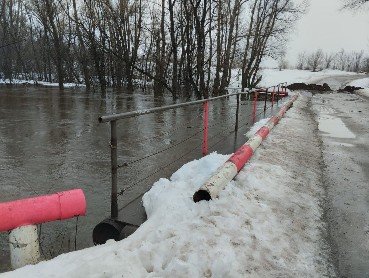    В Бузулуке затопило низководный мост через реку Самару Андрей Севостьянов