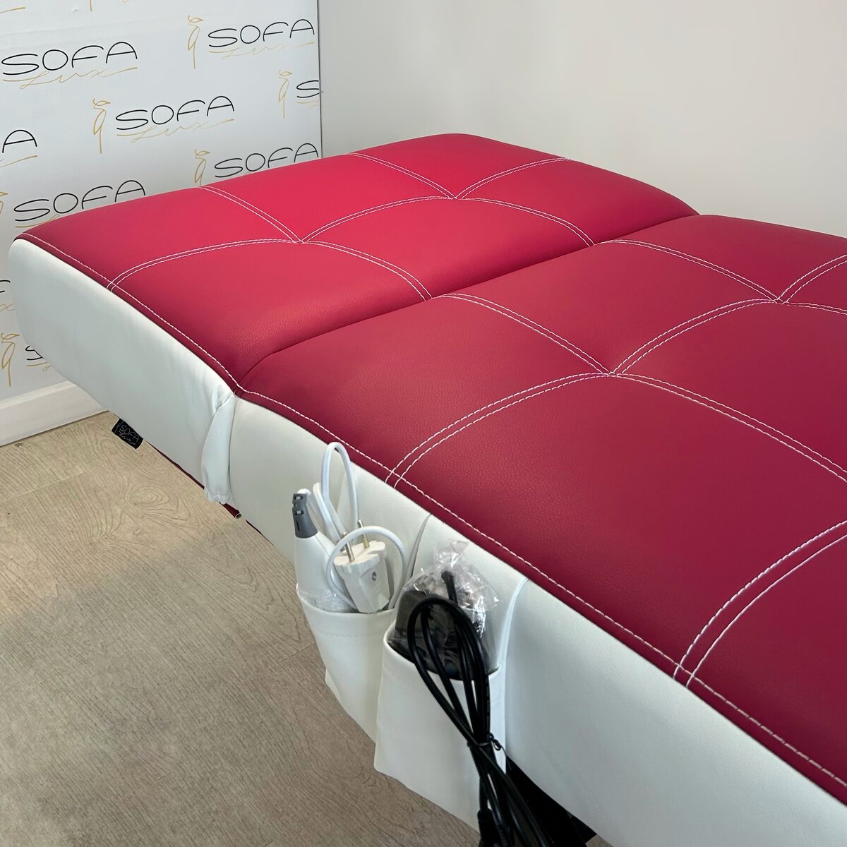 Ширина ложа кушетки 70 см максимально комфортна, чтобы вам не приходилось тянуться к обрабатываемой зоне и сохранять спину прямой. 