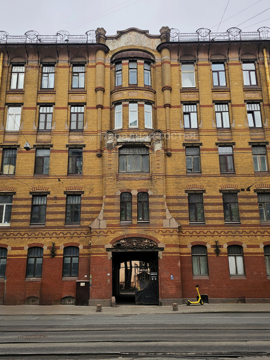 Фото: Парадная гостья