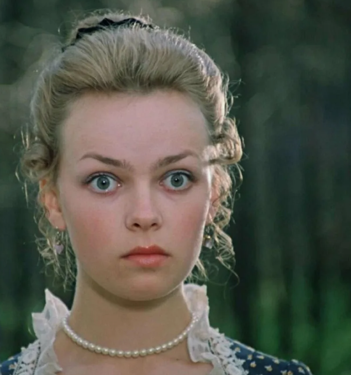 Елена Валюшкина в роли Машеньки