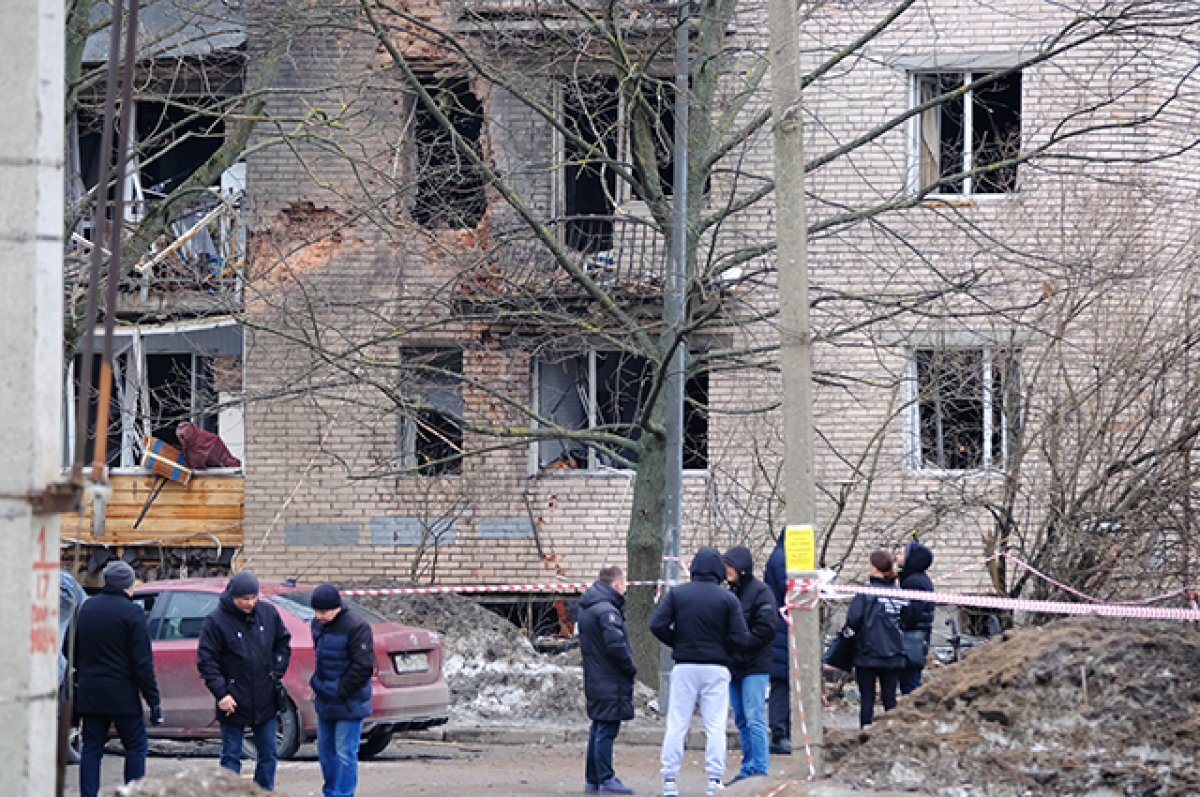    Место падения дрона в Красногвардейском районе Санкт-Петербурга.