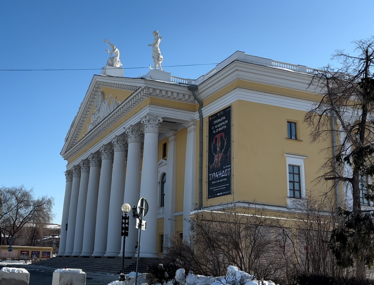 От Левши и пожарного с бочкой до театра и памятника основателям города –  продолжение прогулки по пешеходной улице Челябинска | Павел Бочкарев  Путешествуем вместе | Дзен