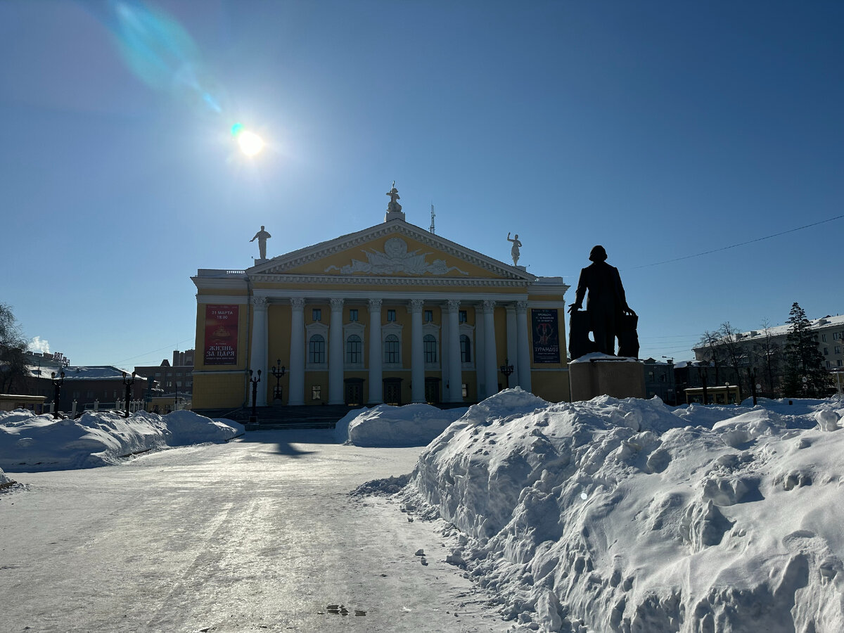 От Левши и пожарного с бочкой до театра и памятника основателям города –  продолжение прогулки по пешеходной улице Челябинска | Павел Бочкарев  Путешествуем вместе | Дзен