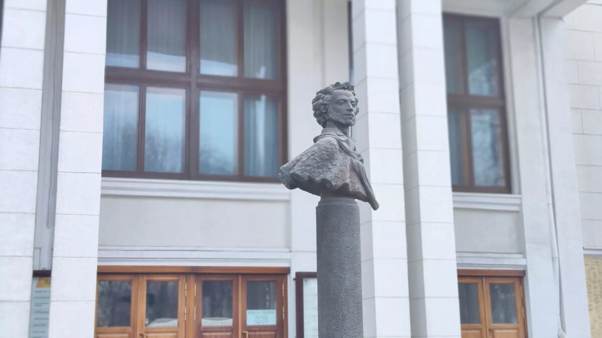     В Нижнем Новгороде, предварительно, пока еще не решен вопрос с участком, на котором будет возведен новый корпус оперного театра. Местный житель предложил разместить объект в микрорайоне Мещерское озеро. Об этом пишет GIPERNN.RU.